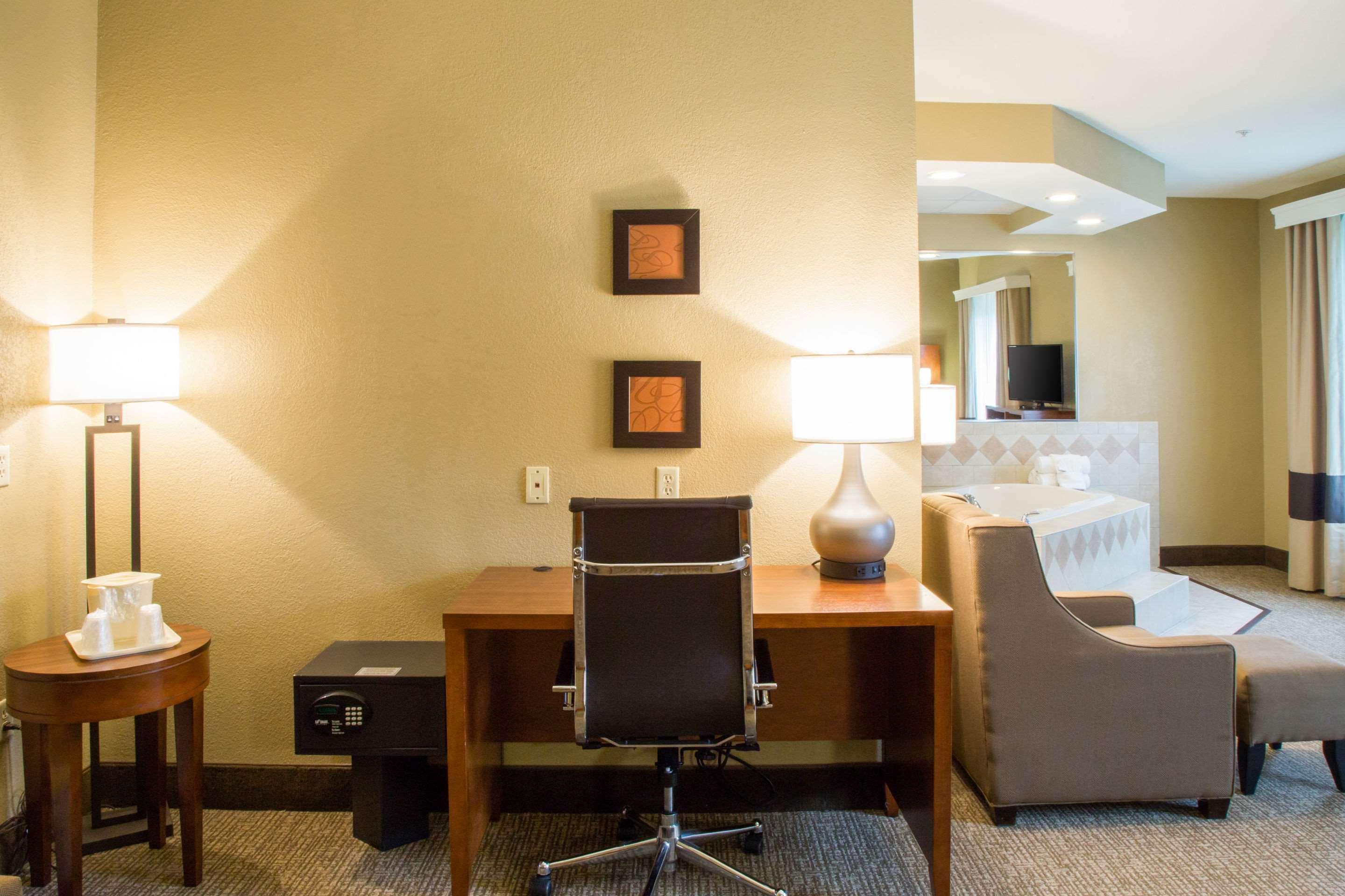 Comfort Suites Grand Rapids South Kentwood Exteriör bild