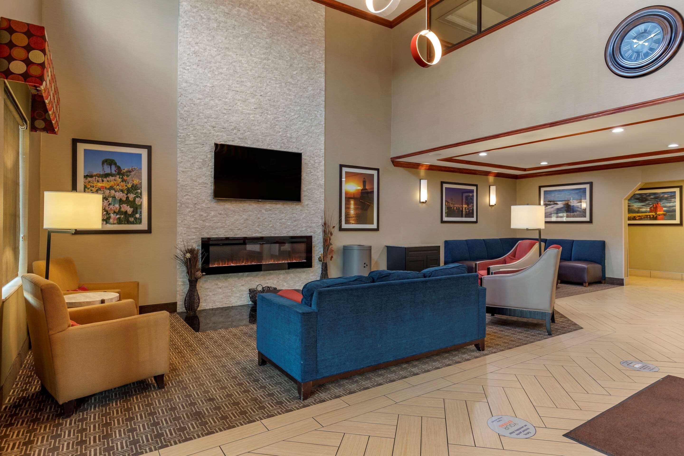 Comfort Suites Grand Rapids South Kentwood Exteriör bild